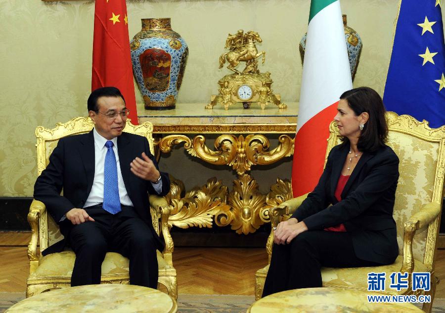 10月15日，中國(guó)國(guó)務(wù)院總理李克強(qiáng)在羅馬會(huì)見(jiàn)意大利眾議長(zhǎng)博爾德里尼。 新華社記者饒愛(ài)民攝