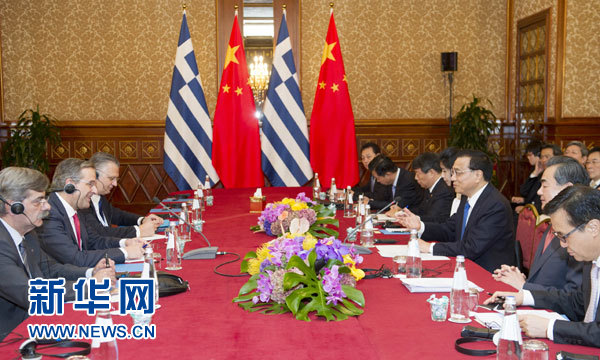 10月16日，中國國務(wù)院總理李克強在意大利米蘭會見希臘總理薩馬拉斯。 新華社記者 謝環(huán)馳 攝