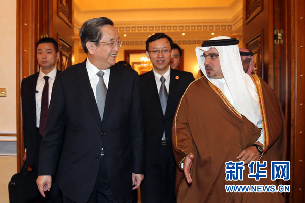 11月6日，正在巴林進(jìn)行正式友好訪問的全國政協(xié)主席俞正聲在麥納麥會(huì)見巴林王儲(chǔ)薩勒曼。 新華社記者劉衛(wèi)兵攝