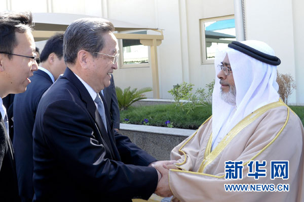 11月6日，正在巴林進(jìn)行正式友好訪問的全國政協(xié)主席俞正聲在麥納麥會(huì)見巴林國民議會(huì)議長兼眾議長扎赫拉尼。 新華社記者 張鐸 攝