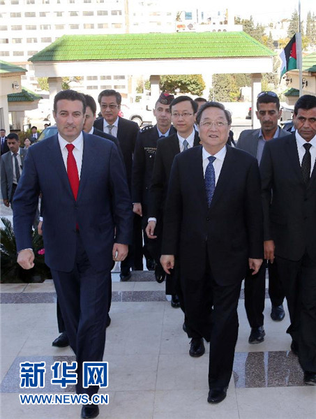 11月9日，正在約旦進行正式友好訪問的全國政協(xié)主席俞正聲在安曼會見約旦眾議院代議長薩法迪。 新華社記者 劉衛(wèi)兵 攝 