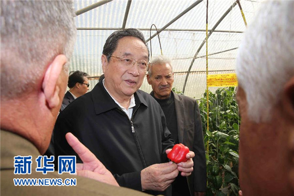 11月8日，正在約旦進行正式友好訪問的全國政協(xié)主席俞正聲在約旦河谷參觀碩果農(nóng)業(yè)合作社。 新華社記者 劉衛(wèi)兵 攝 