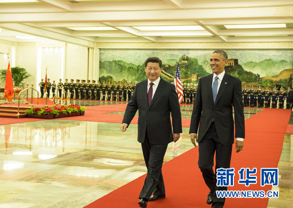 11月12日，國(guó)家主席習(xí)近平在北京人民大會(huì)堂舉行歡迎儀式，歡迎美國(guó)總統(tǒng)奧巴馬對(duì)中國(guó)進(jìn)行國(guó)事訪問。 新華社記者 李學(xué)仁 攝