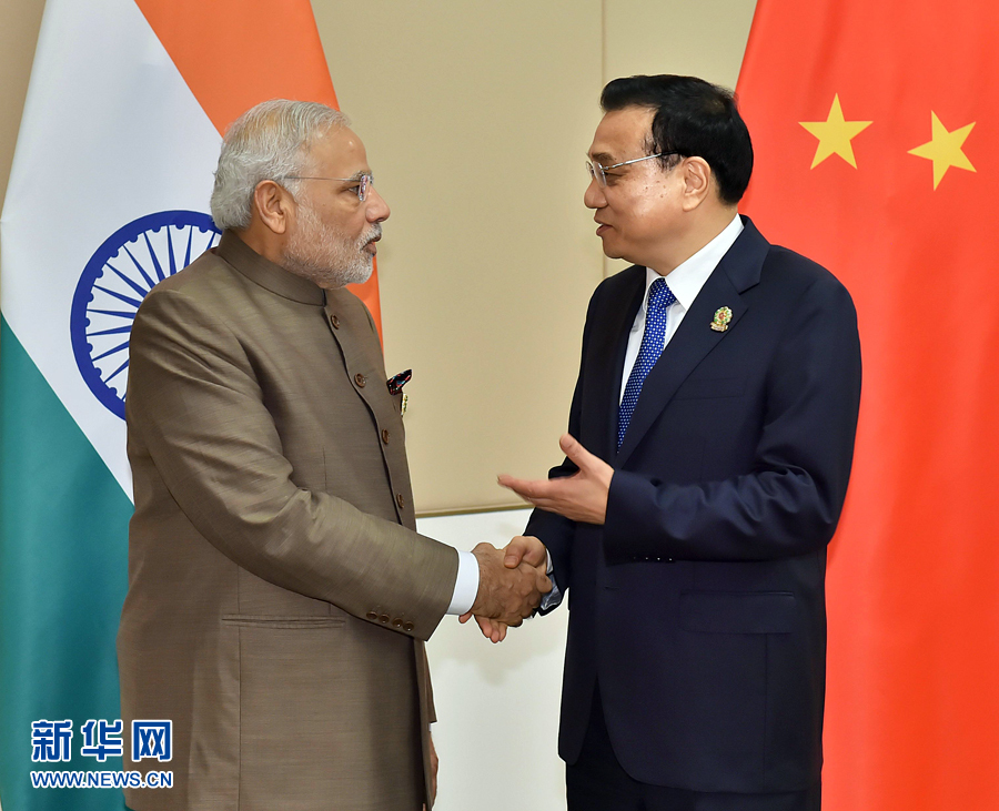 11月13日，中國(guó)國(guó)務(wù)院總理李克強(qiáng)在緬甸內(nèi)比都會(huì)見印度總理莫迪。 新華社記者 李濤 攝