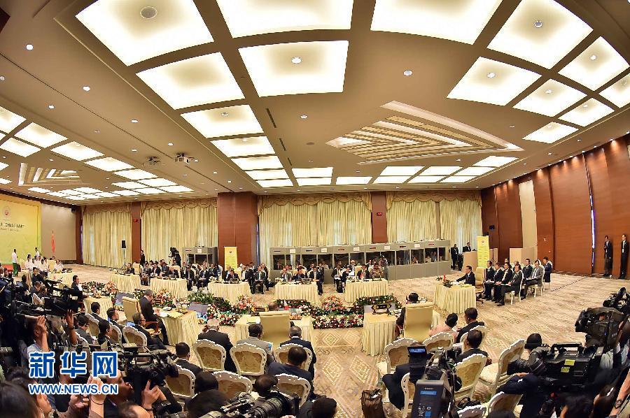 11月13日，中國國務(wù)院總理李克強在緬甸內(nèi)比都出席第17次中國－東盟（10+1）領(lǐng)導(dǎo)人會議。 新華社記者 李濤 攝