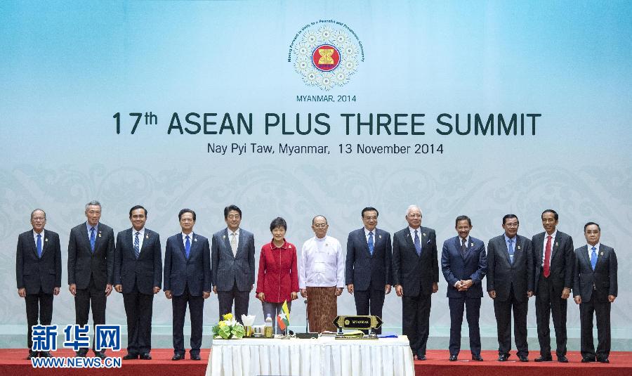 11月13日，中國(guó)國(guó)務(wù)院總理李克強(qiáng)在緬甸首都內(nèi)比都出席第17次東盟與中日韓（10+3）領(lǐng)導(dǎo)人會(huì)議。 新華社記者 王曄 攝