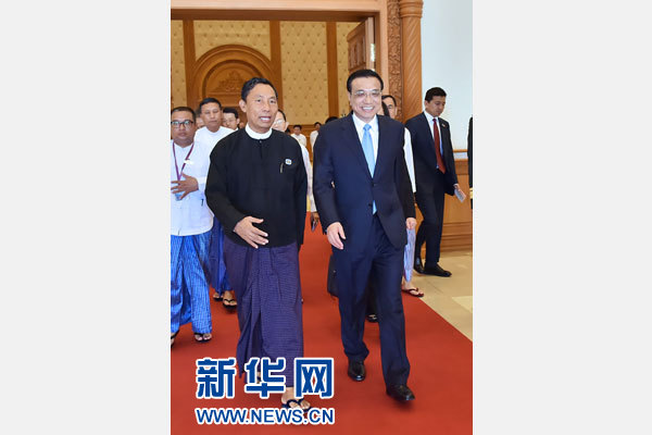11月14日，中國(guó)國(guó)務(wù)院總理李克強(qiáng)在內(nèi)比都會(huì)見緬甸聯(lián)邦議會(huì)議長(zhǎng)兼人民院議長(zhǎng)吳瑞曼。新華社記者 李濤 攝