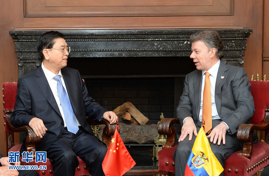 11月24日，正在哥倫比亞進行正式友好訪問的全國人大常委會委員長張德江在波哥大會見哥倫比亞總統(tǒng)桑托斯。 新華社記者 劉建生 攝