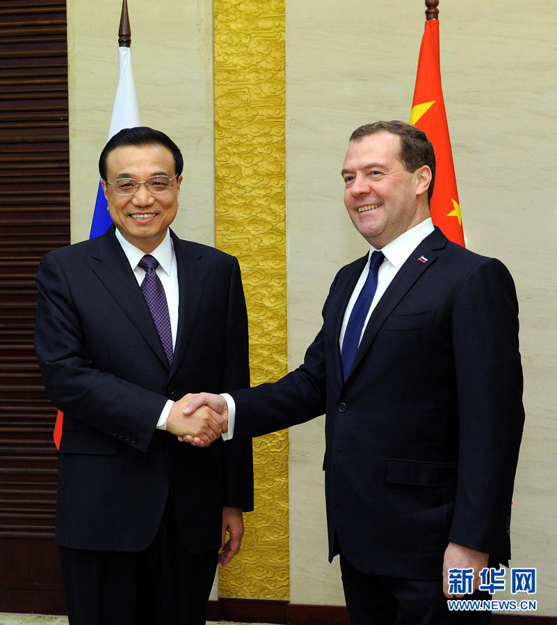 12月15日，中國(guó)國(guó)務(wù)院總理李克強(qiáng)在阿斯塔納會(huì)見(jiàn)俄羅斯總理梅德韋杰夫。 新華社記者 饒愛(ài)民 攝