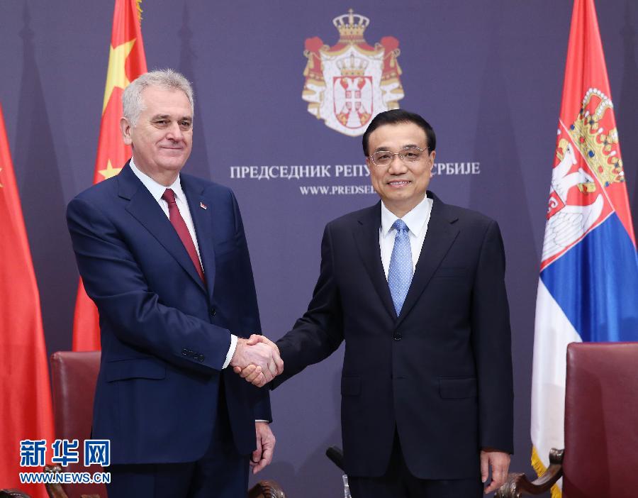 12月18日，中國國務(wù)院總理李克強在貝爾格萊德會見塞爾維亞總統(tǒng)尼科利奇。 新華社記者姚大偉攝