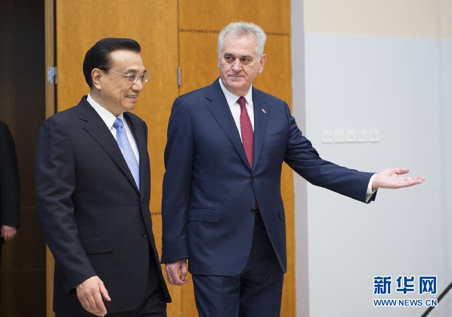 12月18日，國務(wù)院總理李克強在貝爾格萊德會見塞爾維亞總統(tǒng)尼科利奇。 新華社記者 黃敬文 攝 