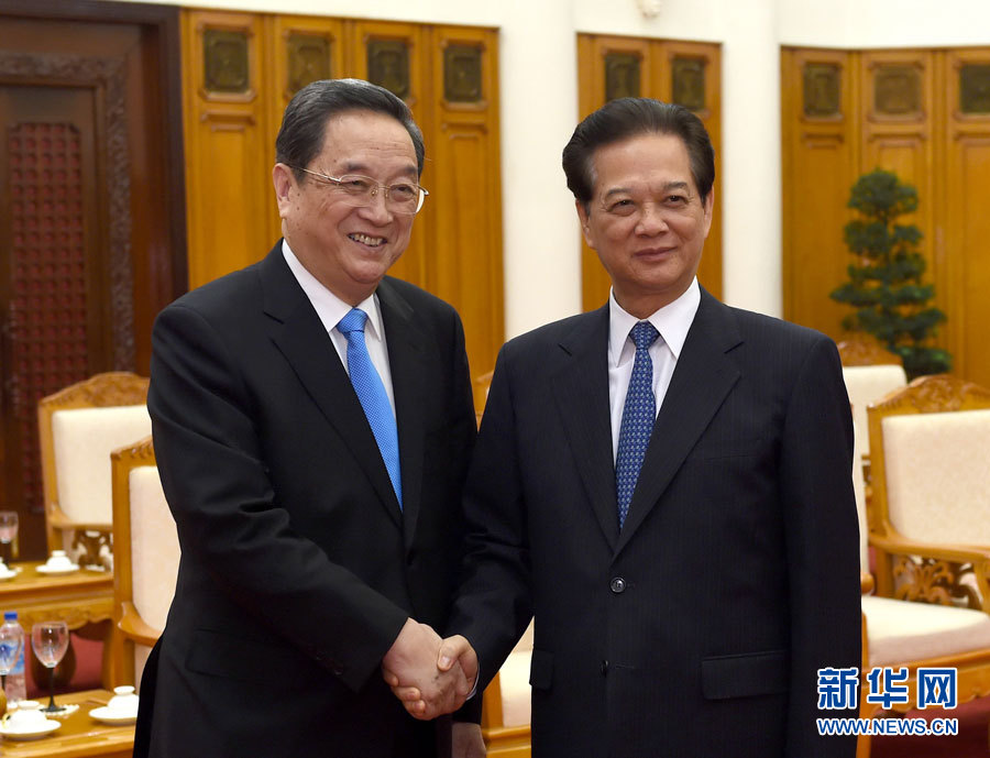 12月25日至27日，中共中央政治局常委、全國政協(xié)主席俞正聲對越南進(jìn)行正式訪問。這是12月26日，俞正聲在河內(nèi)會見越南政府總理阮晉勇。 新華社記者馬占成攝