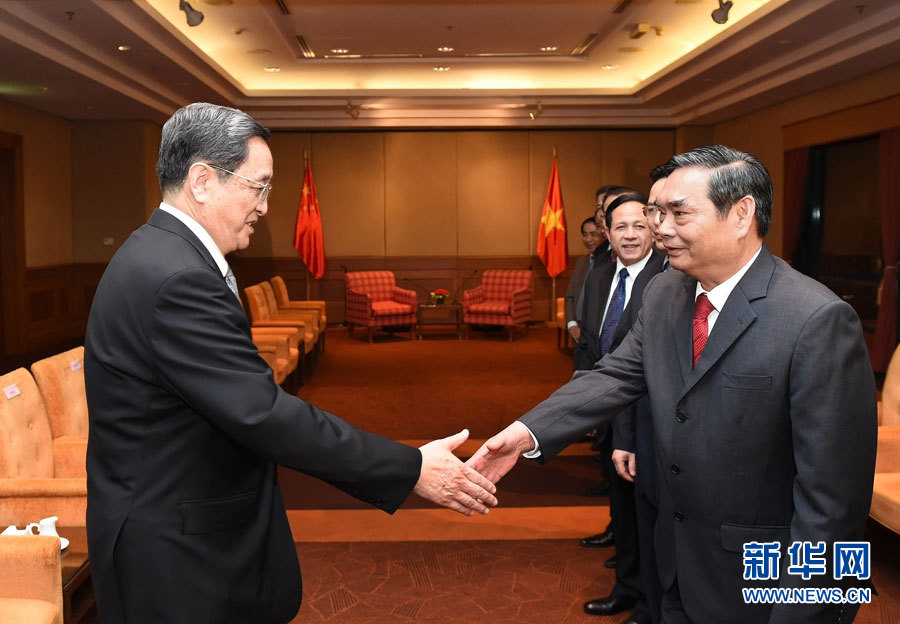 12月25日至27日，中共中央政治局常委、全國政協(xié)主席俞正聲對越南進(jìn)行正式訪問。這是12月25日，俞正聲在河內(nèi)會見越共中央書記處常務(wù)書記黎鴻英。 新華社記者劉建生攝