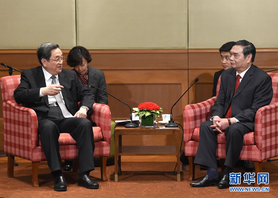 12月25日至27日，中共中央政治局常委、全國政協(xié)主席俞正聲對越南進(jìn)行正式訪問。這是12月25日，俞正聲在河內(nèi)會見越共中央書記處常務(wù)書記黎鴻英。 新華社記者劉建生攝