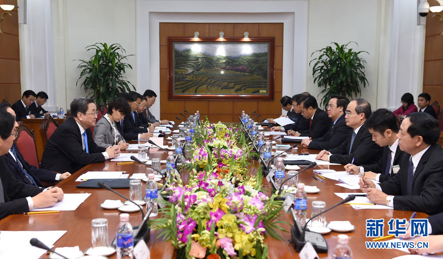 12月25日至27日，中共中央政治局常委、全國政協(xié)主席俞正聲對越南進(jìn)行正式訪問。這是12月26日，俞正聲在河內(nèi)與越南祖國陣線主席阮善仁舉行會談。 新華社記者馬占成攝