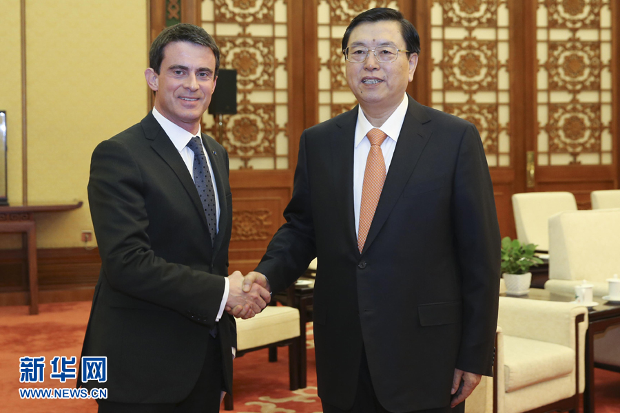 1月30日，全國人大常委會委員長張德江在北京人民大會堂會見法國總理瓦爾斯。 新華社記者丁林 攝 