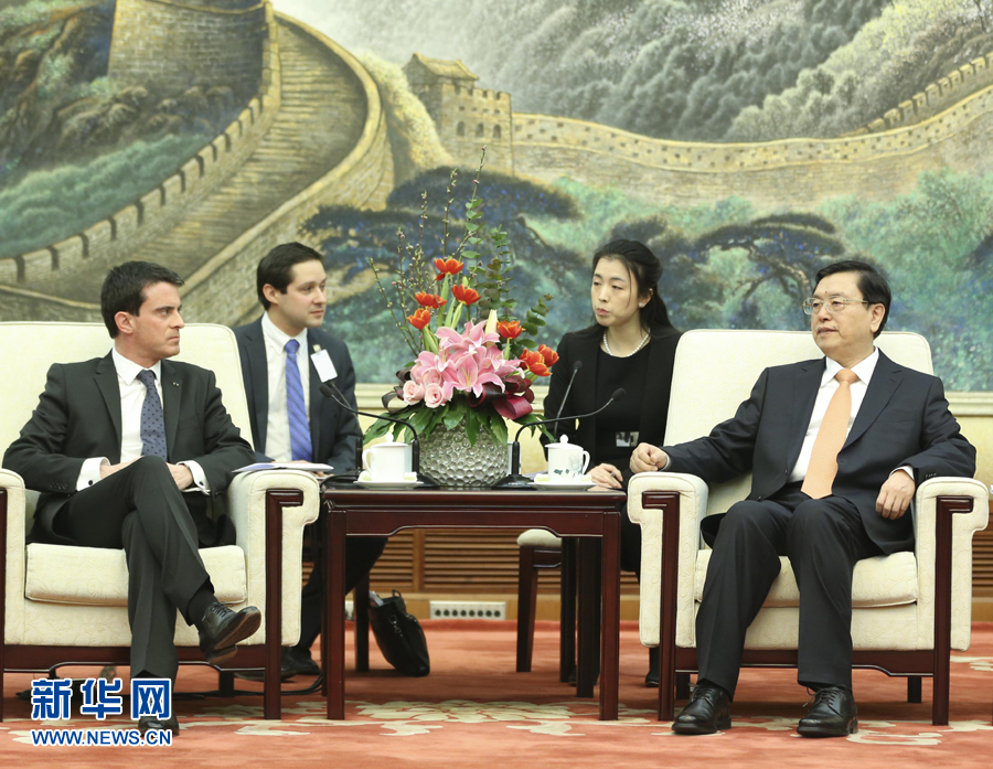 1月30日，中國全國人大常委會委員長張德江在北京人民大會堂會見法國總理瓦爾斯。 新華社記者丁林 攝 