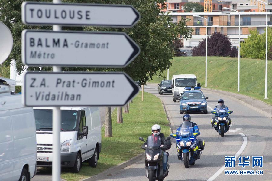 (國際)(1)飛機(jī)殘骸運抵法國圖盧茲航空技術(shù)分析機(jī)構(gòu)