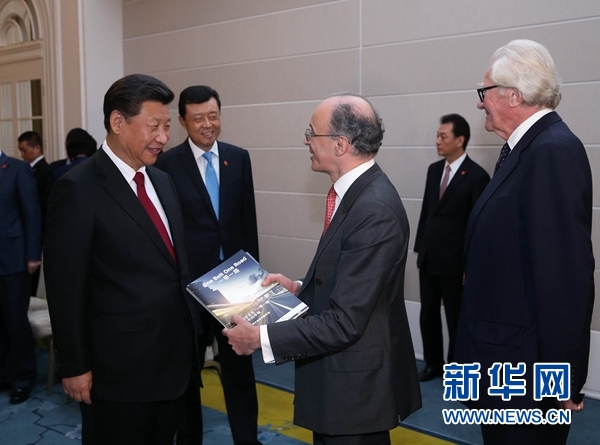 10月22日，國家主席習(xí)近平在倫敦集體會(huì)見英國前首相布朗等英國友人。新華社記者 龐興雷 攝 