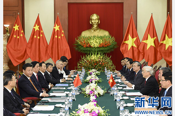 11月5日，中共中央總書記、國(guó)家主席習(xí)近平在河內(nèi)同越共中央總書記阮富仲舉行會(huì)談。 新華社記者李學(xué)仁攝