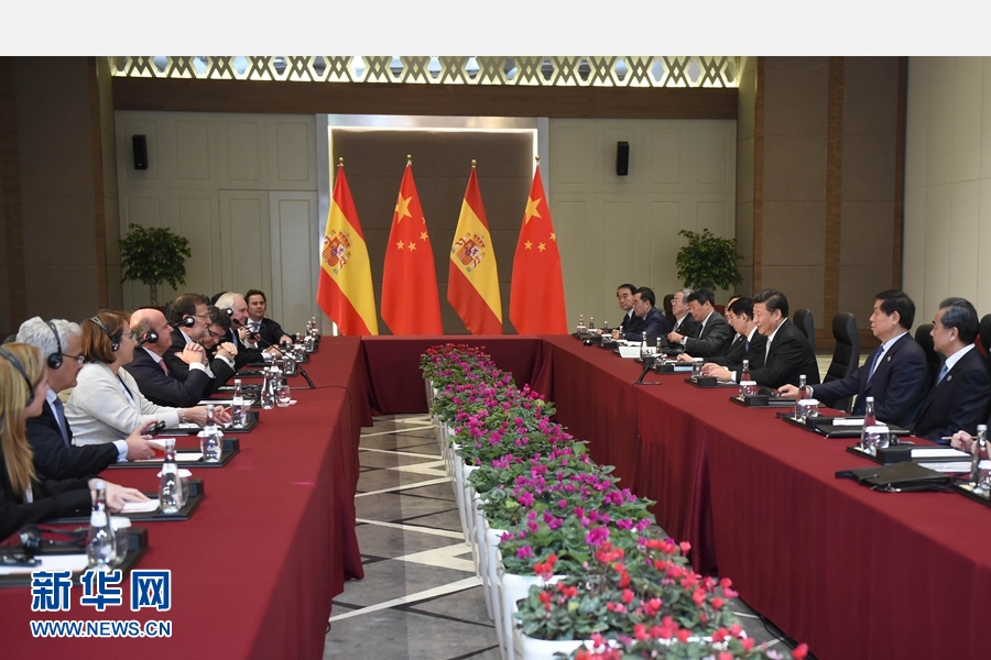 11月16日，國家主席習(xí)近平在土耳其安塔利亞會見西班牙首相拉霍伊。 新華社記者 張鐸 攝