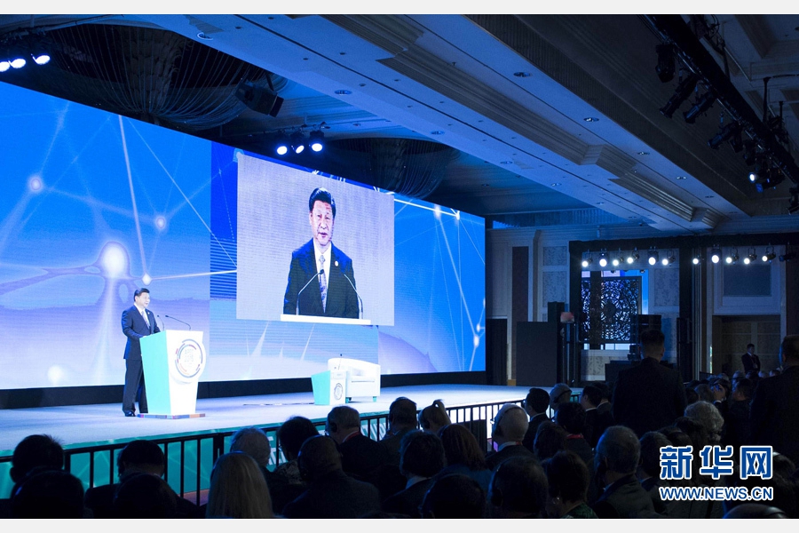 11月18日，國(guó)家主席習(xí)近平在菲律賓馬尼拉出席亞太經(jīng)合組織（APEC）工商領(lǐng)導(dǎo)人峰會(huì)并發(fā)表主旨演講。 新華社記者 王曄 攝