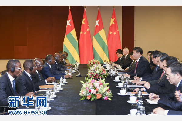 12月3日，國家主席習(xí)近平在約翰內(nèi)斯堡會(huì)見多哥總統(tǒng)福雷。新華社記者 謝環(huán)馳 攝 