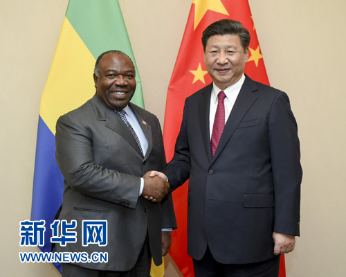 12月3日，國(guó)家主席習(xí)近平在約翰內(nèi)斯堡會(huì)見加蓬總統(tǒng)邦戈。新華社記者 謝環(huán)馳 攝 