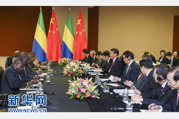 12月3日，國(guó)家主席習(xí)近平在約翰內(nèi)斯堡會(huì)見加蓬總統(tǒng)邦戈。新華社記者 謝環(huán)馳 攝 