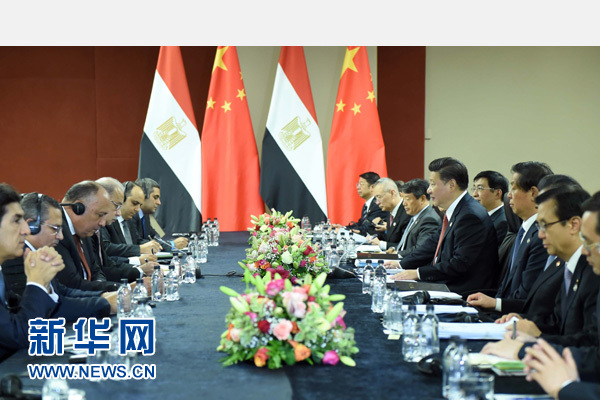12月4日，國(guó)家主席習(xí)近平在約翰內(nèi)斯堡會(huì)見埃及總理伊斯梅爾。新華社記者 張鐸 攝 