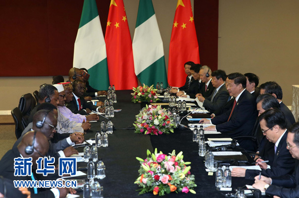 12月4日，國(guó)家主席習(xí)近平在約翰內(nèi)斯堡會(huì)見(jiàn)尼日利亞總統(tǒng)布哈里。 新華社記者 龐興雷 攝 