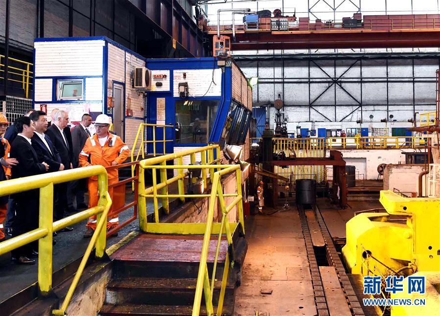 6月19日上午，國家主席習(xí)近平在貝爾格萊德參觀河鋼集團(tuán)塞爾維亞斯梅代雷沃鋼廠。 新華社記者 饒愛民 攝