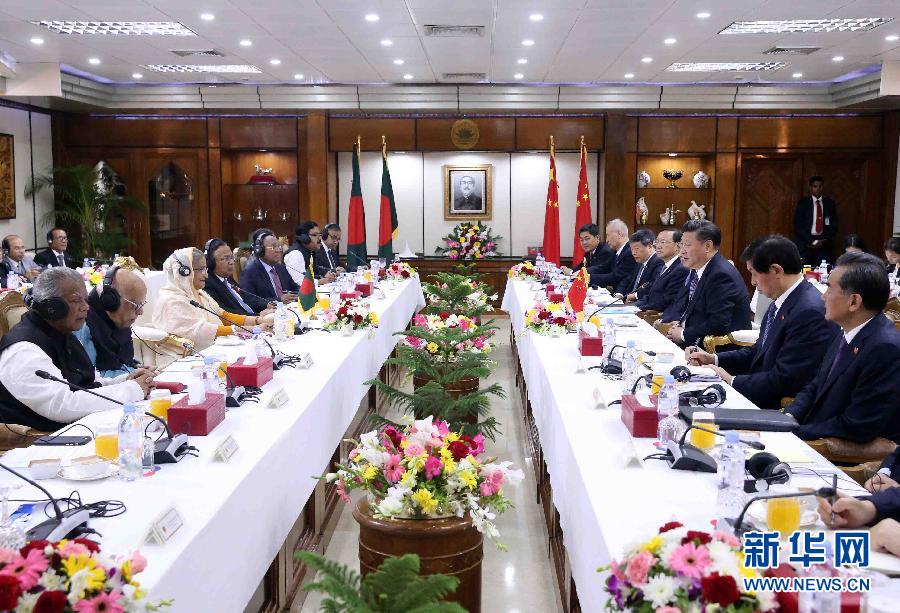 10月14日，國家主席習(xí)近平在達卡同孟加拉國總理哈西娜舉行會談。 新華社記者劉衛(wèi)兵攝 