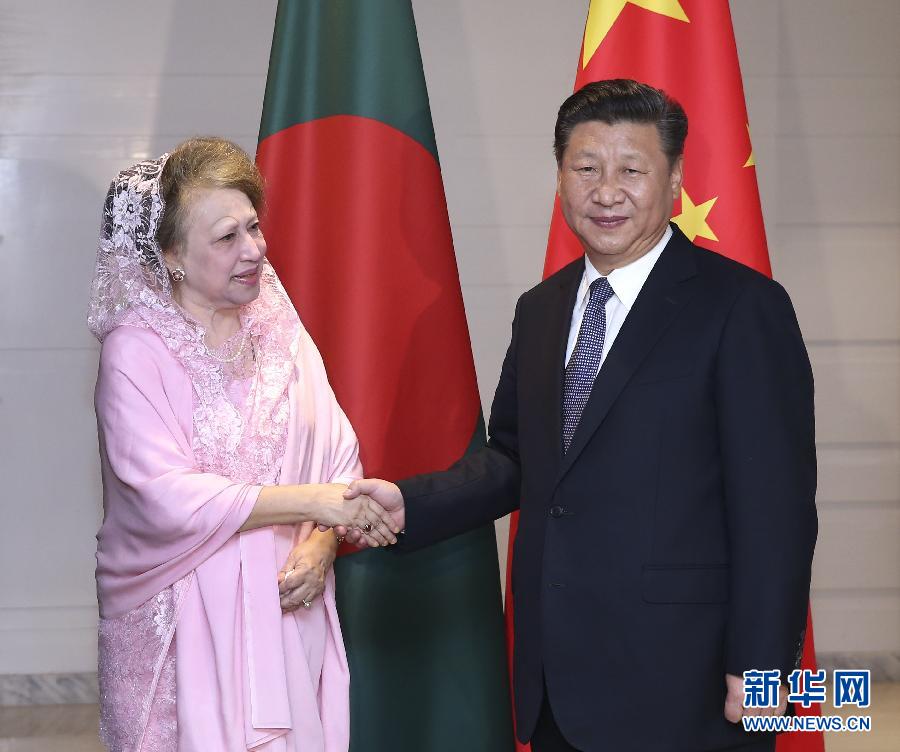 10月14日，國家主席習(xí)近平在達(dá)卡會見孟加拉國民族主義黨主席卡莉達(dá)&middot;齊亞。  新華社記者龐興雷攝 