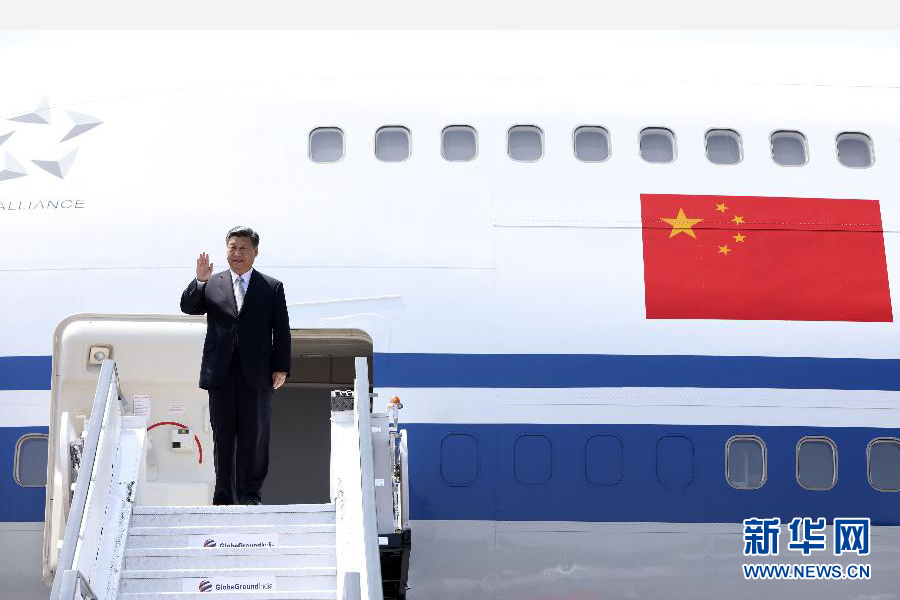 10月15日，國家主席習(xí)近平抵達印度果阿，應(yīng)印度總理莫迪邀請，出席金磚國家領(lǐng)導(dǎo)人第八次會晤。 新華社記者蘭紅光攝 