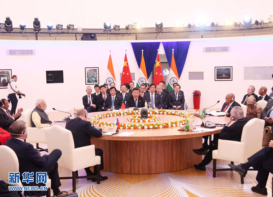 10月16日，金磚國家領導人第八次會晤在印度果阿舉行。中國國家主席習近平、印度總理莫迪、南非總統(tǒng)祖馬、巴西總統(tǒng)特梅爾、俄羅斯總統(tǒng)普京出席。習近平發(fā)表題為《堅定信心　共謀發(fā)展》的重要講話。新華社記者姚大偉攝 