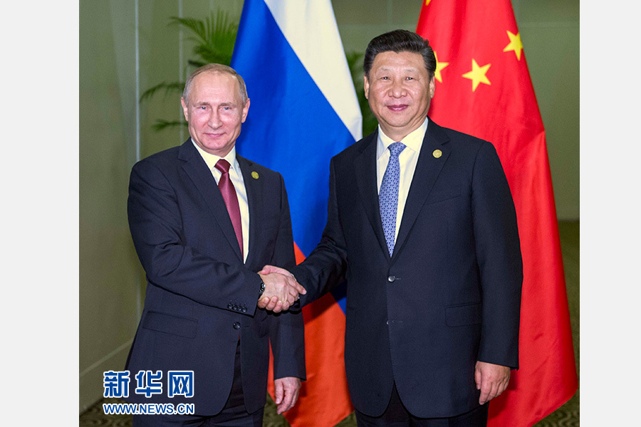 11月19日，國家主席習(xí)近平在利馬會(huì)見俄羅斯總統(tǒng)普京。 新華社記者李濤 攝