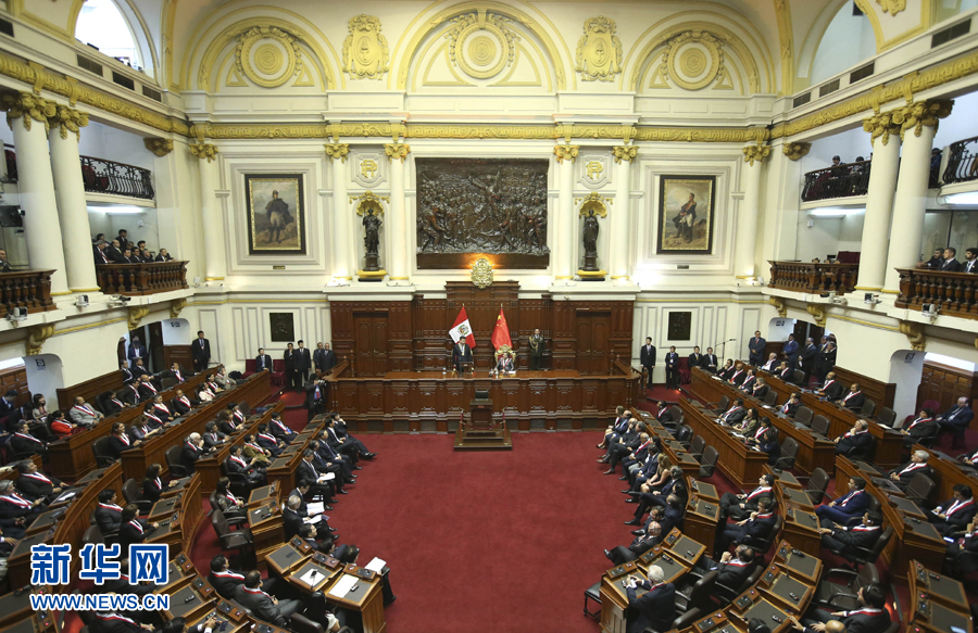 11月21日，國家主席習近平在秘魯國會發(fā)表題為《同舟共濟、揚帆遠航，共創(chuàng)中拉關系美好未來》的重要演講。 新華社記者 龐興雷 攝