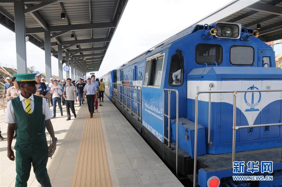 （國(guó)際&middot;圖文互動(dòng)）（1）阿布賈的新&ldquo;名片&rdquo;&mdash;&mdash;試乘西非第一條城鐵線(xiàn)