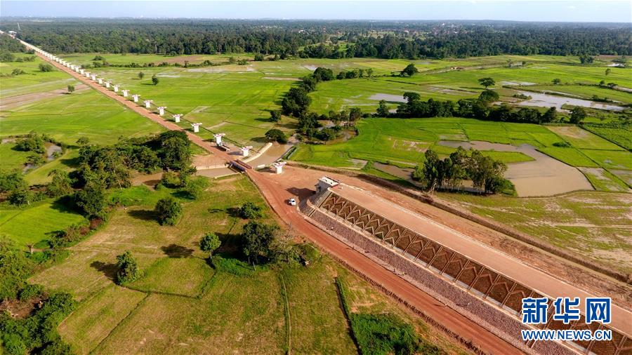 （國際&middot;圖文互動）（3）中老鐵路上的絢爛長虹&mdash;&mdash;老撾楠科內(nèi)河特大橋主體工程完工側(cè)記