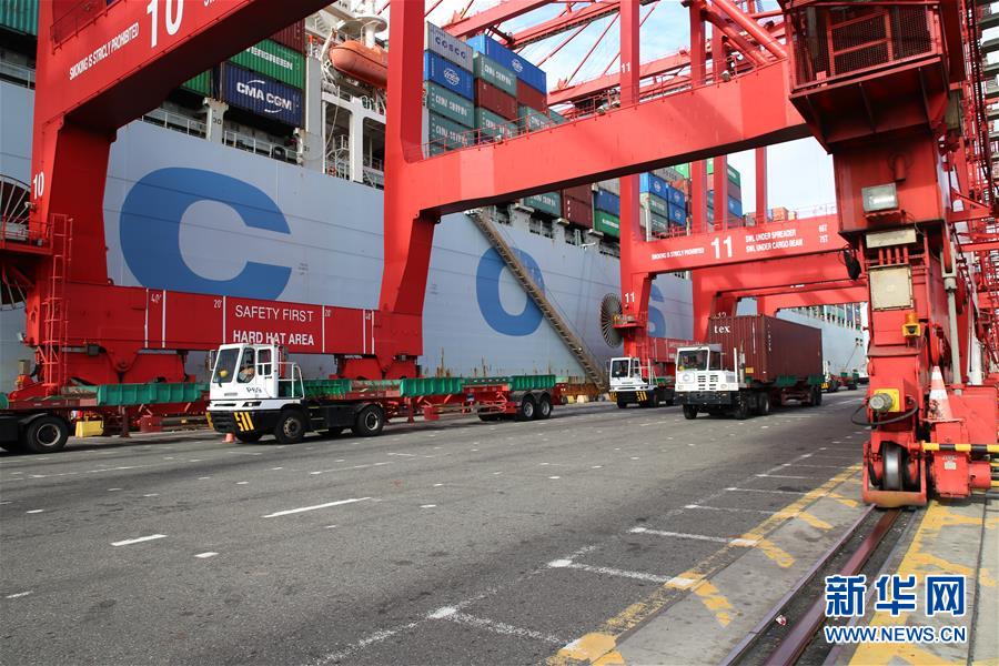 （國(guó)際&middot;圖文互動(dòng)）（2）&ldquo;一帶一路&rdquo;乘長(zhǎng)風(fēng)　時(shí)隔四年又重逢&mdash;&mdash;記&ldquo;中遠(yuǎn)荷蘭&rdquo;號(hào)再次停靠科倫坡港