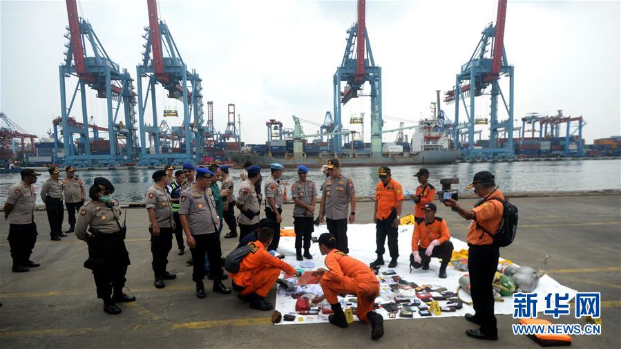 (國際)(3)印尼:失事客機(jī)未發(fā)生空中爆炸 已打撈起部分遇難者遺體
