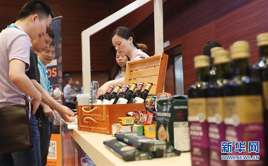 (新華全媒頭條·圖文互動(dòng))(2)一展匯世界——寫(xiě)在首屆中國(guó)國(guó)際進(jìn)口博覽會(huì)開(kāi)幕之際