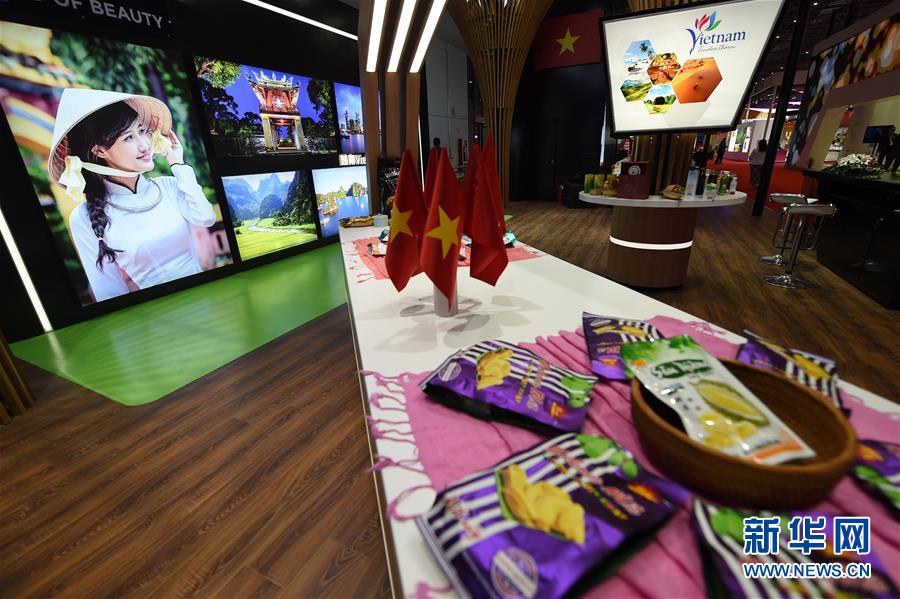 (新華全媒頭條·圖文互動(dòng))(11)人間正道 浩蕩前行——習(xí)近平主席出席首屆中國(guó)國(guó)際進(jìn)口博覽會(huì)紀(jì)實(shí)