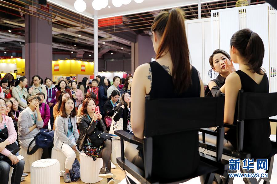 （新華全媒頭條&middot;圖文互動(dòng)）（9）從進(jìn)博會(huì)到&ldquo;雙11&rdquo; 超級(jí)訂單背后蘊(yùn)藏中國動(dòng)能