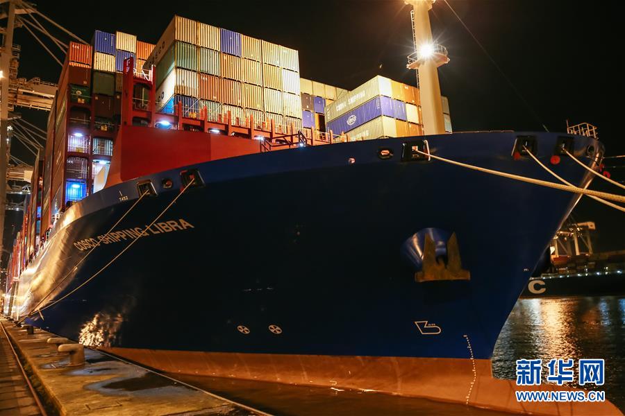 （國際&middot;圖文互動(dòng)）（1）遠(yuǎn)洋巨輪上遲來的年夜飯