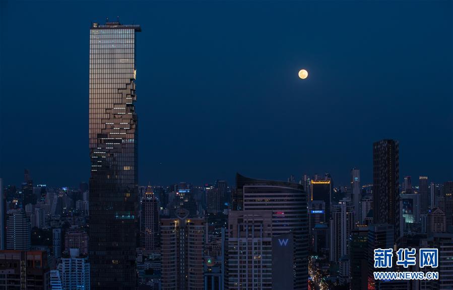 (國(guó)際)(2)元宵佳節(jié)華燈上 全球共賞月圓夜