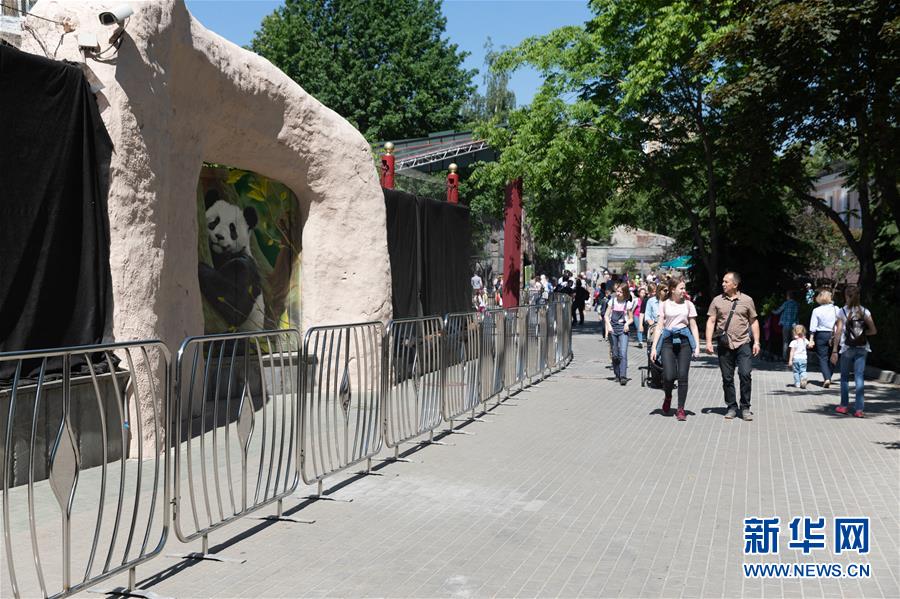 （習(xí)近平出訪配合稿&middot;圖文互動(dòng)）（2）通訊：&ldquo;友誼使者&rdquo;中國大熊貓入住莫斯科新家