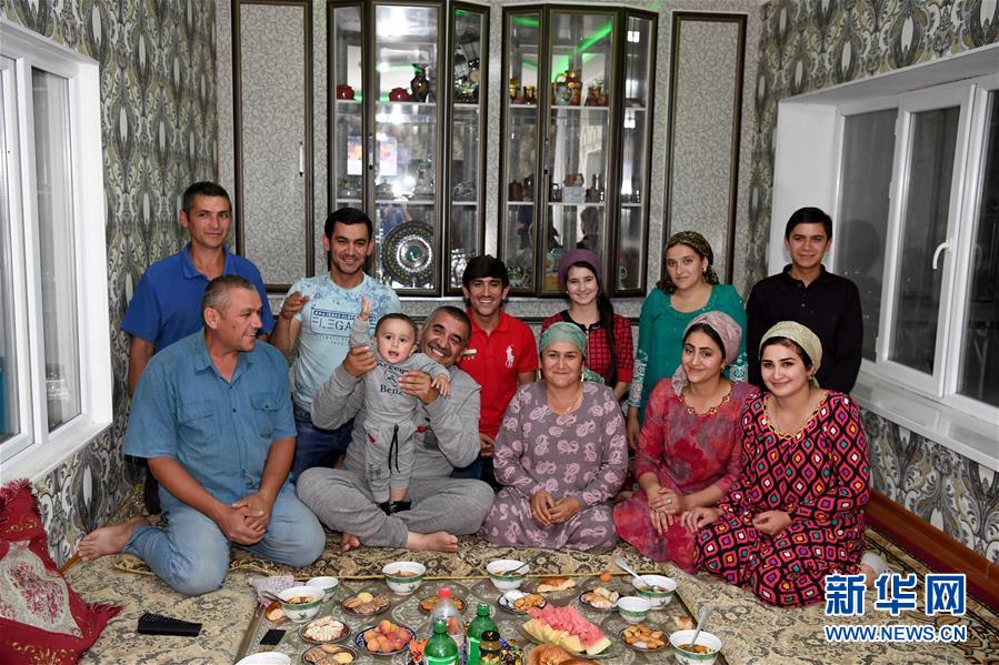 （國(guó)際&middot;圖文互動(dòng)）（2）通訊：&ldquo;學(xué)習(xí)中文為我?guī)硪庀氩坏降陌l(fā)展機(jī)遇&rdquo;&mdash;&mdash;記一名&ldquo;90后&rdquo;塔吉克斯坦青年的圓夢(mèng)之路