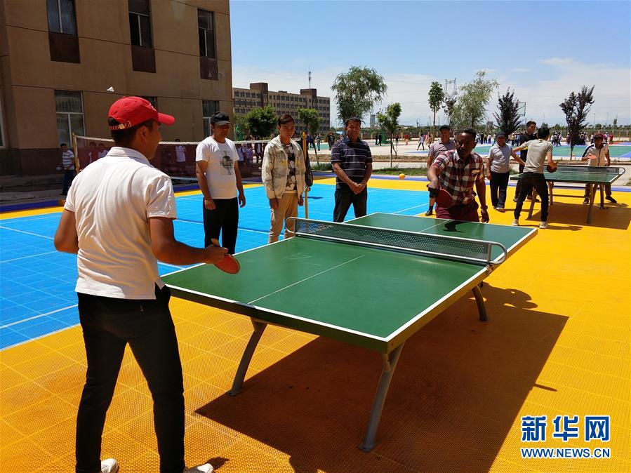 (圖文互動(dòng))(2)多國駐日內(nèi)瓦外交官走訪新疆稱贊經(jīng)濟(jì)發(fā)展社會(huì)和諧